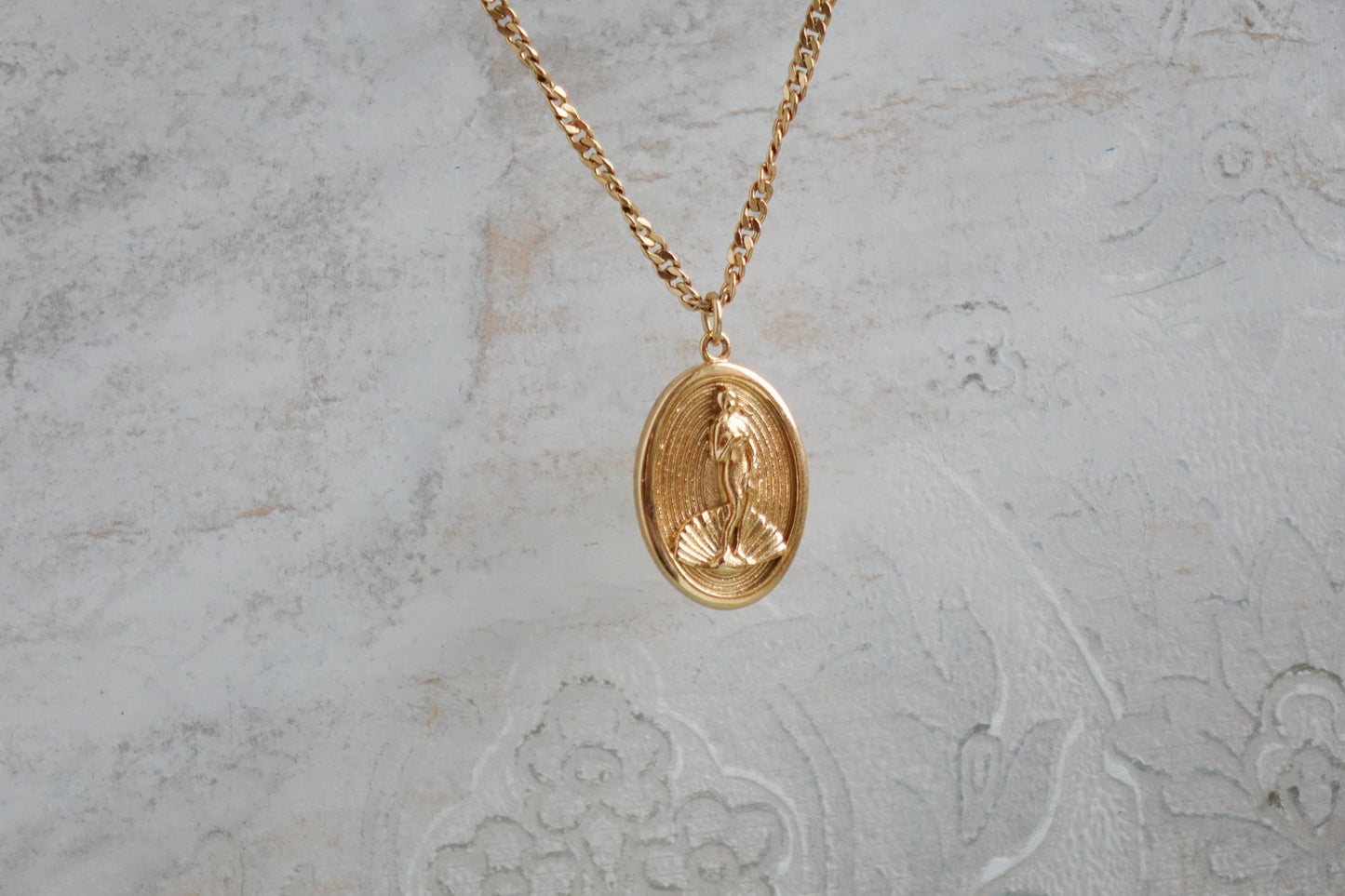 Venus Amulett – goldene Kette