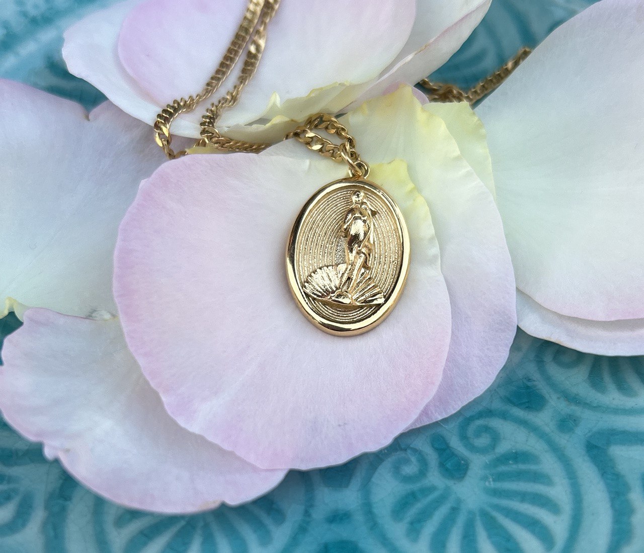 Venus Amulett – goldene Kette